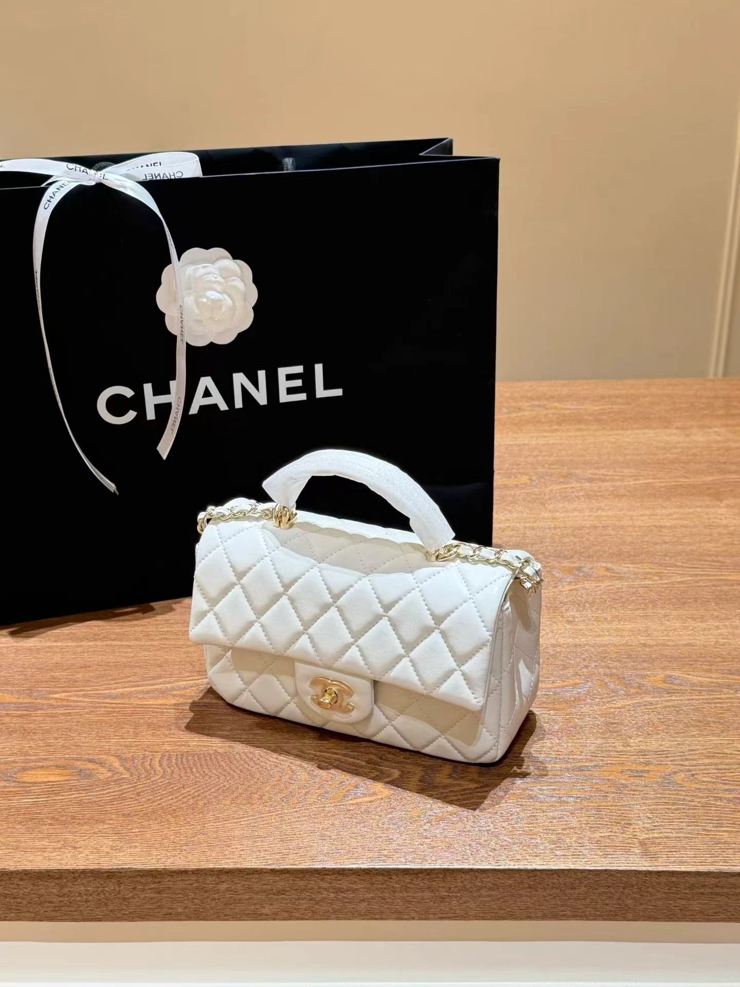 CC small flip crossover leather handbag